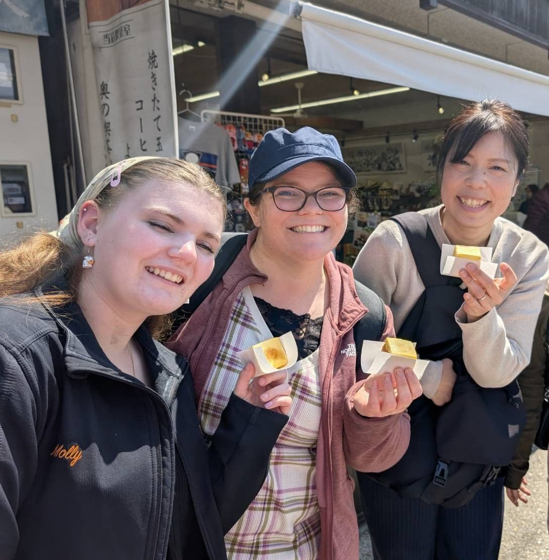 Misae sharing mitarashi dango with guests in Takayama