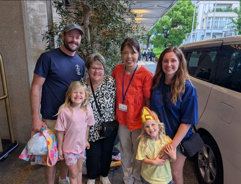 Family photo after Takayama Shirakawa-go tour